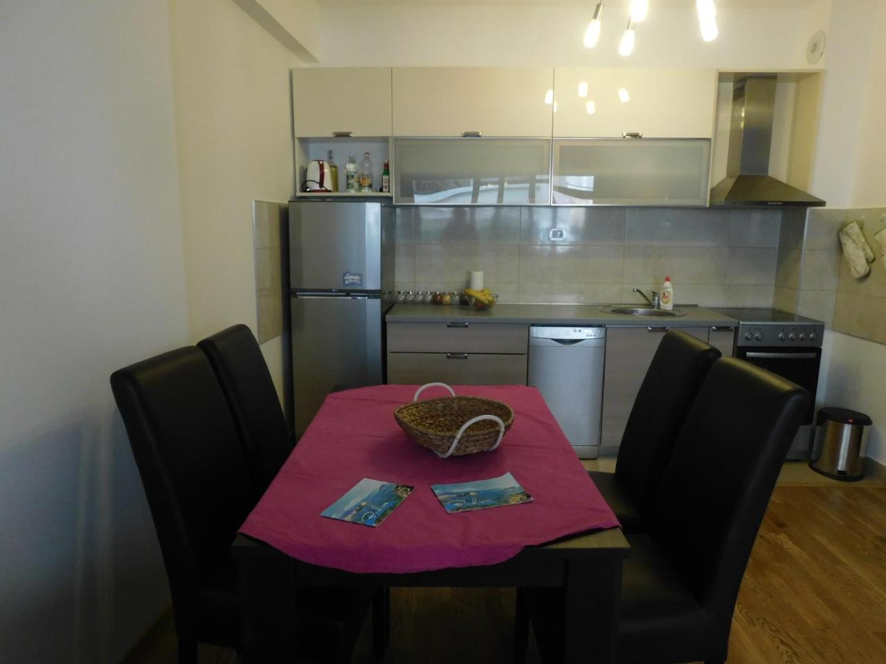 Daire Svilen Konac Budva